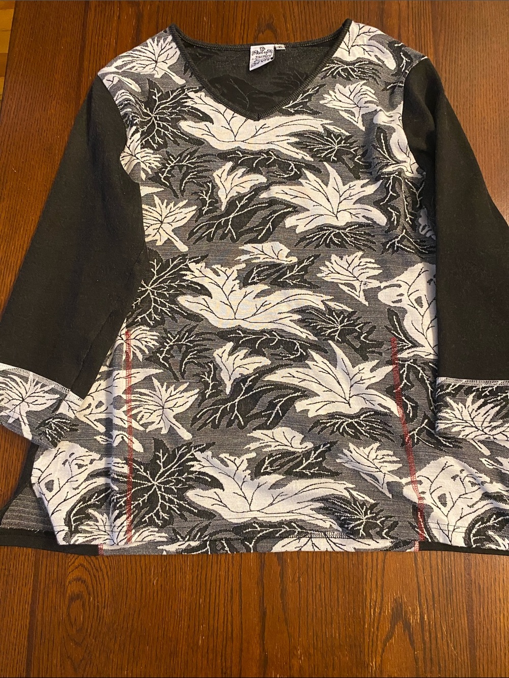 Parsley & Sage Black and White Leaf Print Long-Sleeve Top